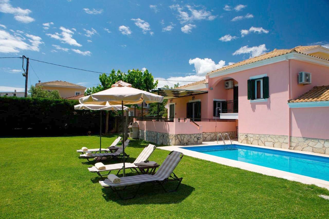 Two-Bedroom Villa with Private Pool in Καρυώτες, Ελλάδα