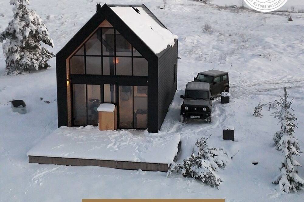 Atypical chalet in the heart of the Auvergne volcanoes in Saint-Genès-Champespe, Regionaler Naturpark Volcans d'Auvergne