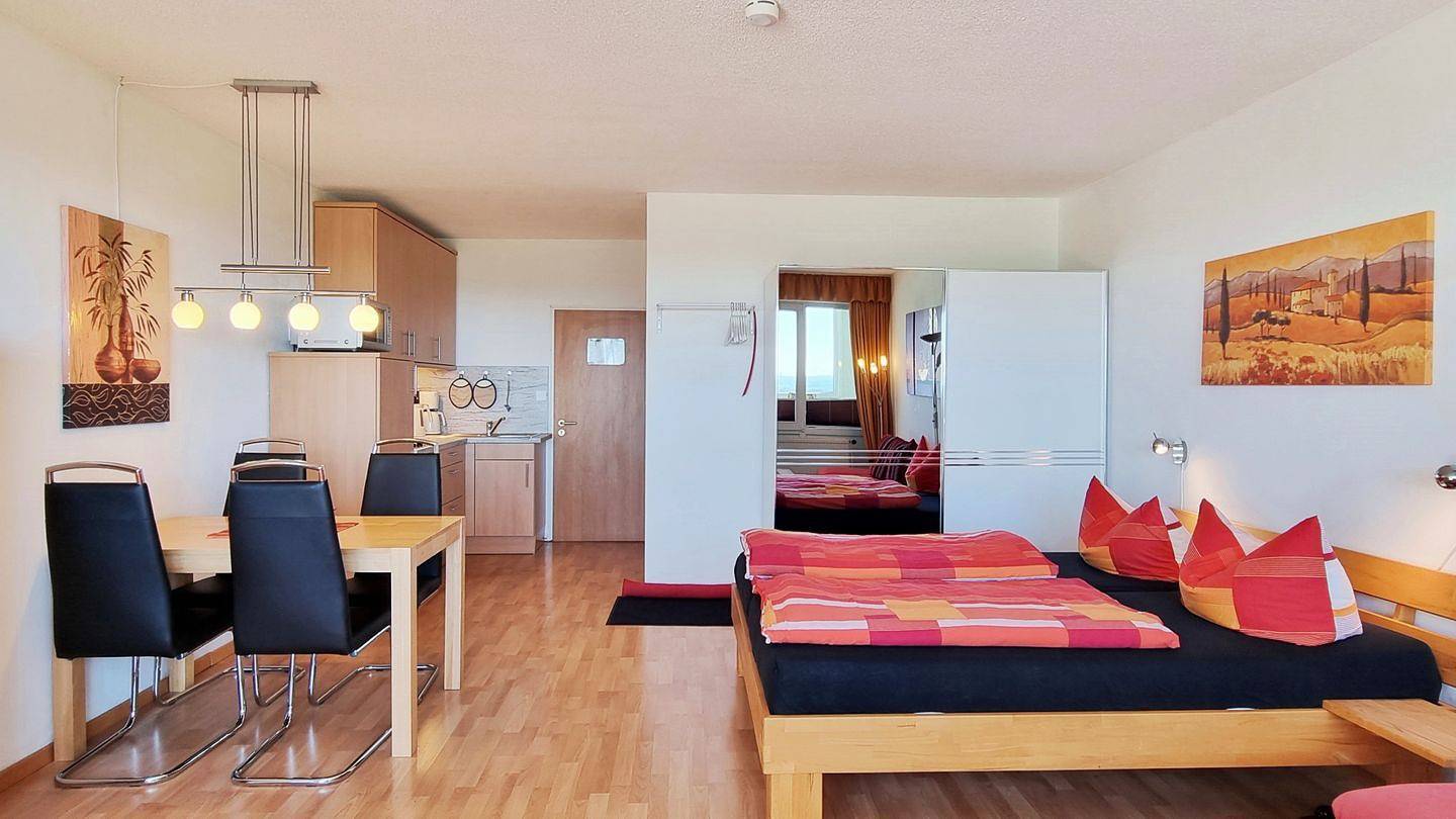 Ganze Wohnung, Ostsee Ferienwohnung Sonne, Strand und Meer mit Weitblick über die Kieler Förde in Holm, Schönberg