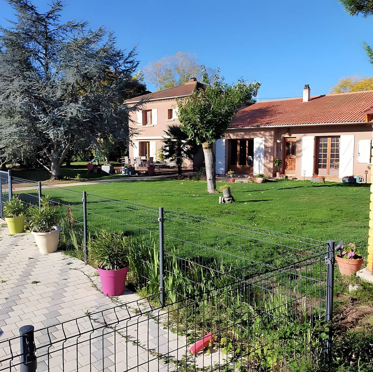 Gîte 'De La Fermette Aubépines' avec piscine partagée, terrasse privée et Wi-Fi in Rentières, Parc naturel régional des Volcans d'Auvergne
