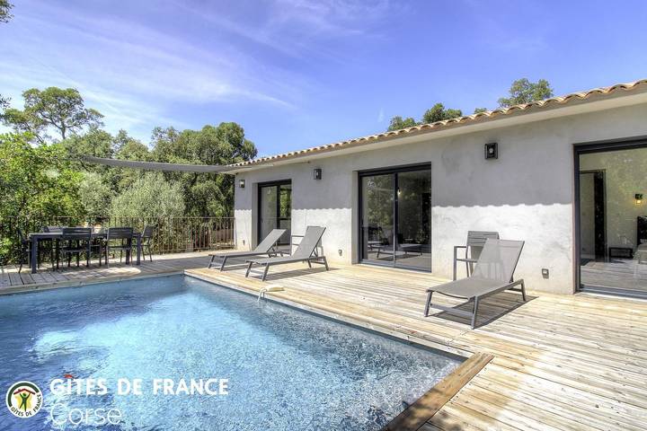 Gîte pour 6 personnes, avec Terrasse et Jardin ainsi que Piscine et Vue à San-Gavino-di-Carbini
