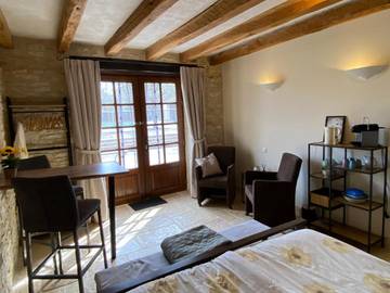 Chambre d’hôte pour 2 personnes, avec jardin ainsi que vue et piscine à Gourdon