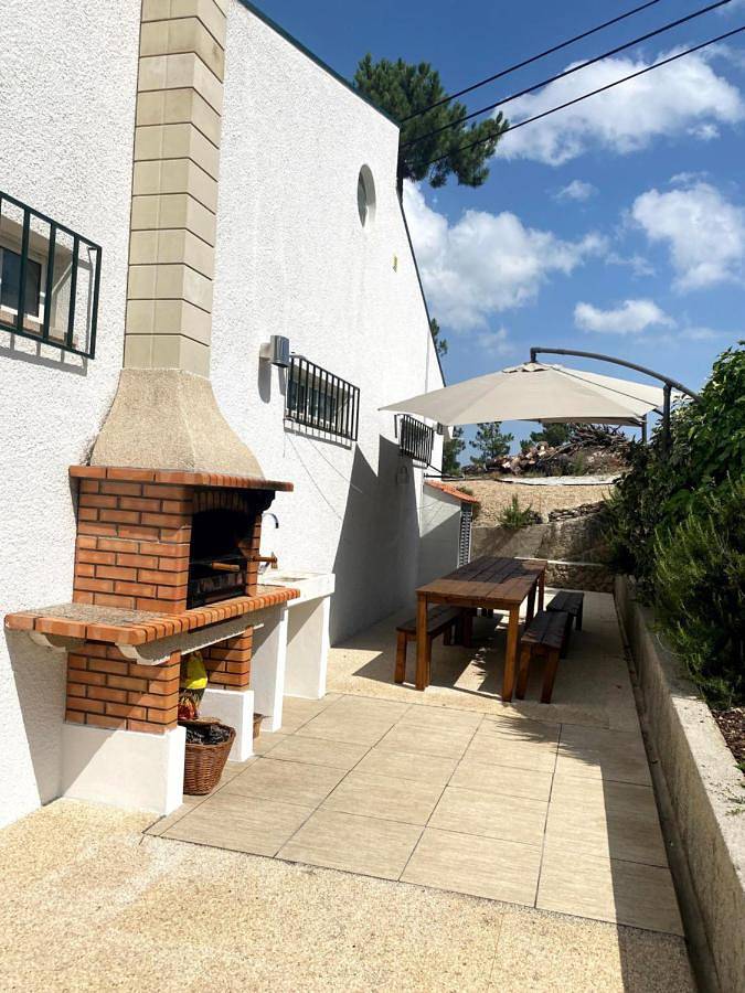 Location de vacances pour 6 personnes, avec piscine ainsi que vue et jardin dans Tabuaço - 3