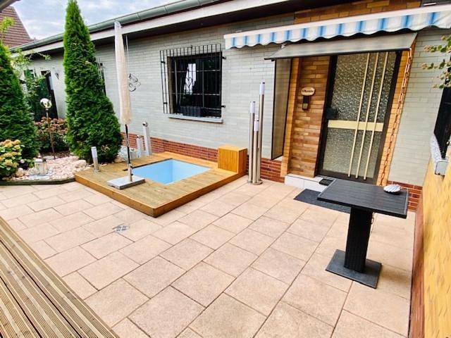 Ferienwohnung für 4 Personen, mit Balkon und Terrasse sowie Ausblick in Hofheim