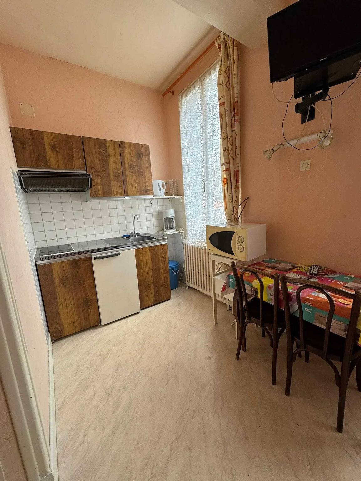 Estudio entero, Estudio confortable en Néris-les-Bains - 18 m² con jardín in Néris-les-Bains, Región de Montluçon