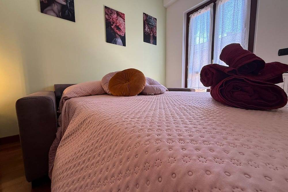 Independent villa with free parking space and close to the subway - Rome in Rom, Rom Provinsen