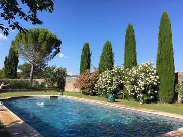 Location de vacances pour 8 personnes, avec jardin ainsi que piscine et vue à Cléon-d'Andran