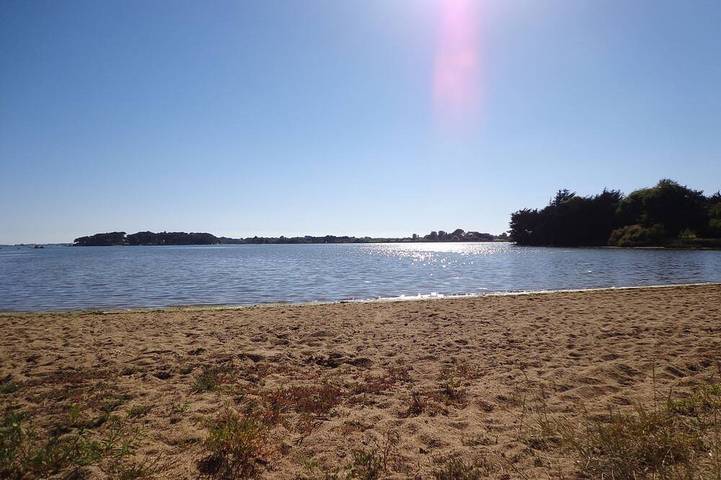 Gîte pour 4 personnes, avec terrasse et jardin à Locoal-Mendon