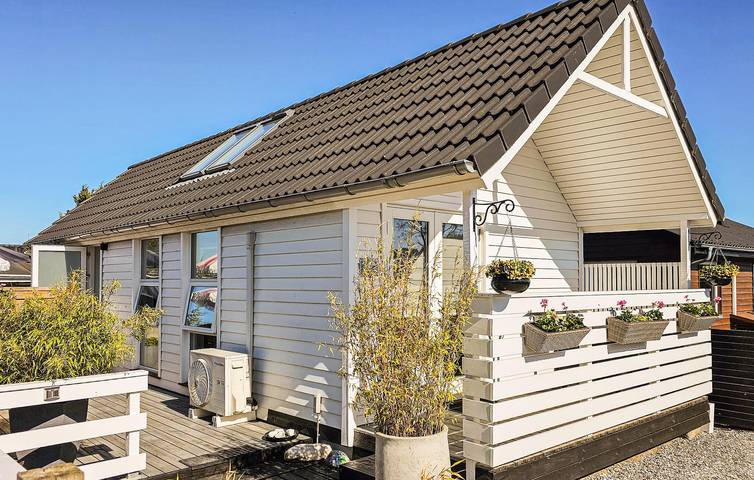 Ferieudlejning for 3 personer, med have og terrasse, husdyr tilladt i Hasmark Strand