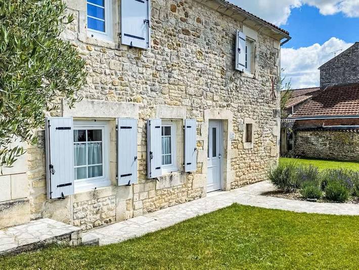 Location de vacances pour 5 personnes, avec piscine à Geay - 2