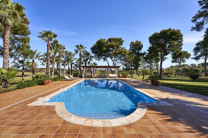 Villa für 12 Personen, mit Whirlpool und Terrasse sowie Garten in Can Picafort