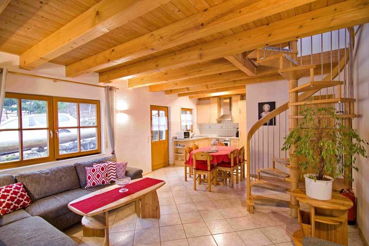 Ferienwohnung für 5 Personen, mit Garten und Balkon