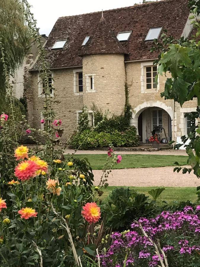Six-Bedroom House in Ernes, Région de Caen
