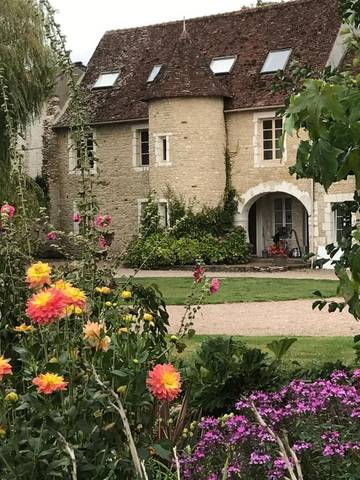 Gîte pour 13 personnes, avec jardin ainsi que piscine et jacuzzi, adapté aux familles dans Ernes