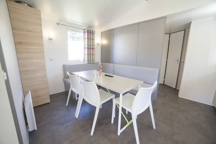 Caravane pour 6 personnes, avec terrasse ainsi que balcon/terrasse et vue sur le lac en Cotes-d'Armor - 3