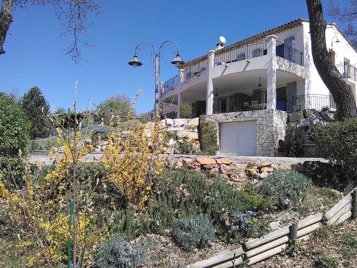 Gîte pour 4 personnes, avec Balcon et Terrasse ainsi que Jardin et Vue à Bauduen - 3