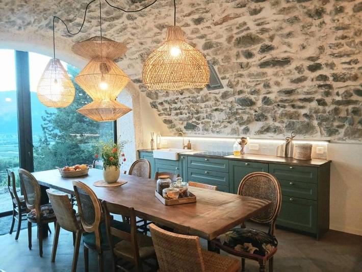 Location de vacances pour 14 personnes, avec Terrasse et Jardin ainsi que Piscine et Vue à Espinasses - 2