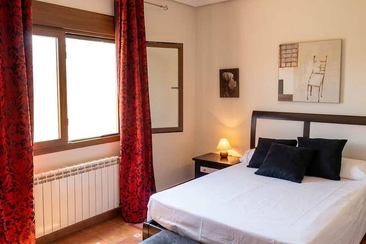 Homerez - Luxuriöse Villa in Arcas, privater Pool in Arcas del Villar, Cuenca Provinz