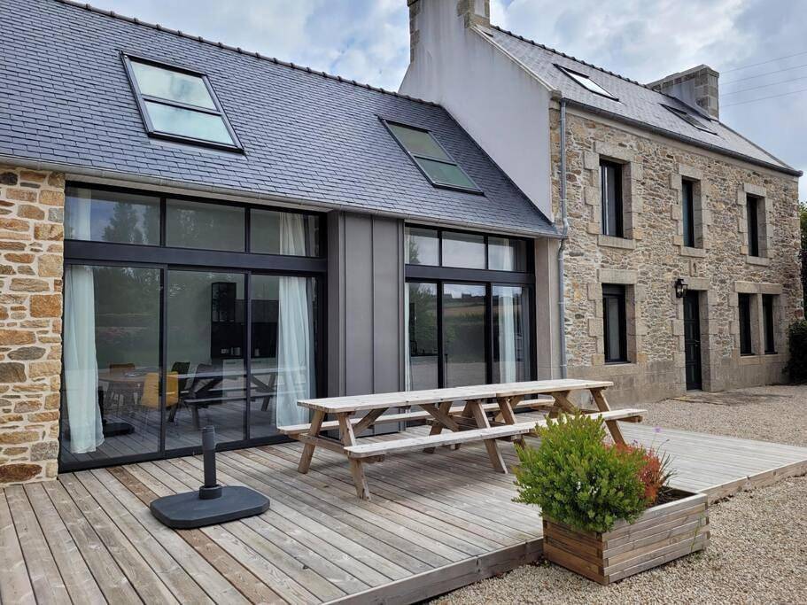 Maison familiale proche plages avec jacuzzi in Tréflez, Côte des Légendes