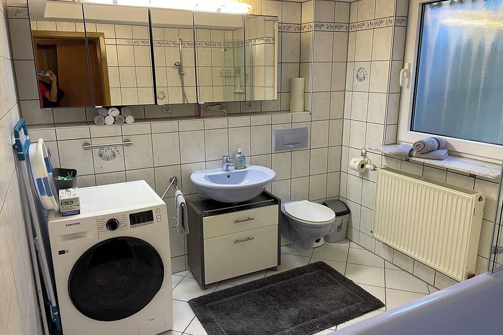 Ganze Wohnung, Ruhige Südwohnung mit Terrasse, Badesee zu Fuß erreichbar in Forchtenberg, Hohenlohe