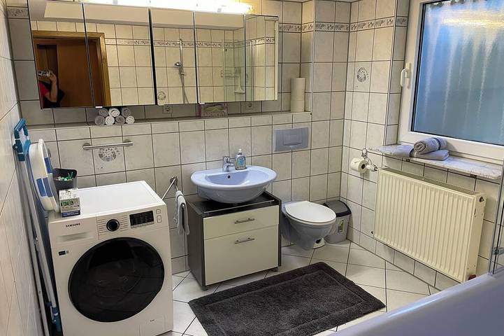 Ganze Wohnung, Ruhige Südwohnung mit Terrasse, Badesee zu Fuß erreichbar in Forchtenberg, Hohenlohe