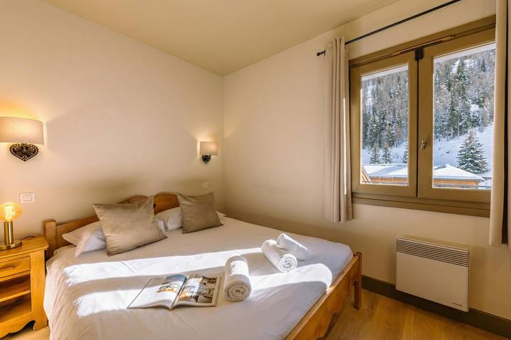 Entire apartment, V Buet 41: Beside Ski Lift; Pool, Sauna & Gym in Vallorcine, Bonneville region