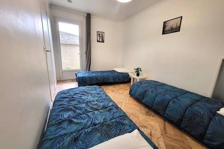 Appartement entier, Appartement rez de jardin : 6 lits avec parking in Trappes, Yvelines