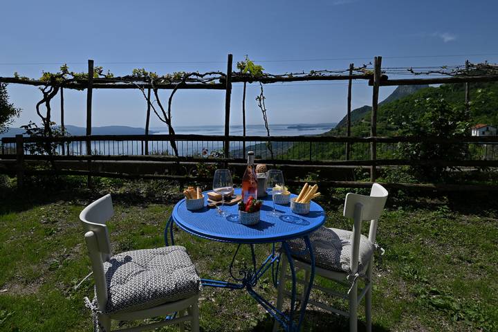 Ferienhaus für 6 Personen, mit Terrasse und Garten sowie Seeblick in Gargnano