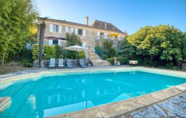 Gîte pour 6 personnes, avec piscine ainsi que jardin et terrasse à Marnac