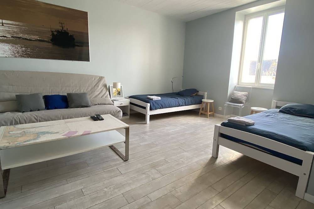 A 50 m de la Plage, Maison de Pêcheur Avec Terrasse et vue mer à 2 pas du Port in Treffiagat, Quimper und Umgebung