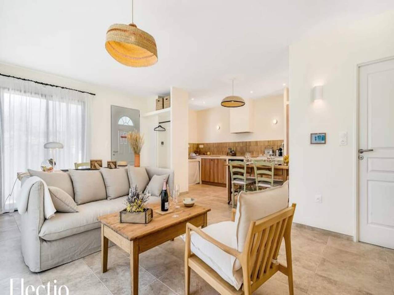 Entire apartment, Villa Oliveda Piscine  Salon Cinéma in Lourmarin, Parc naturel régional du Luberon