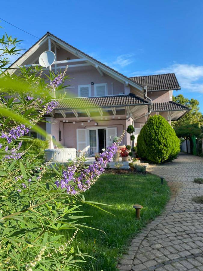 Villa für 8 Personen, mit Ausblick und Seeblick sowie Garten, mit Haustier am Balaton