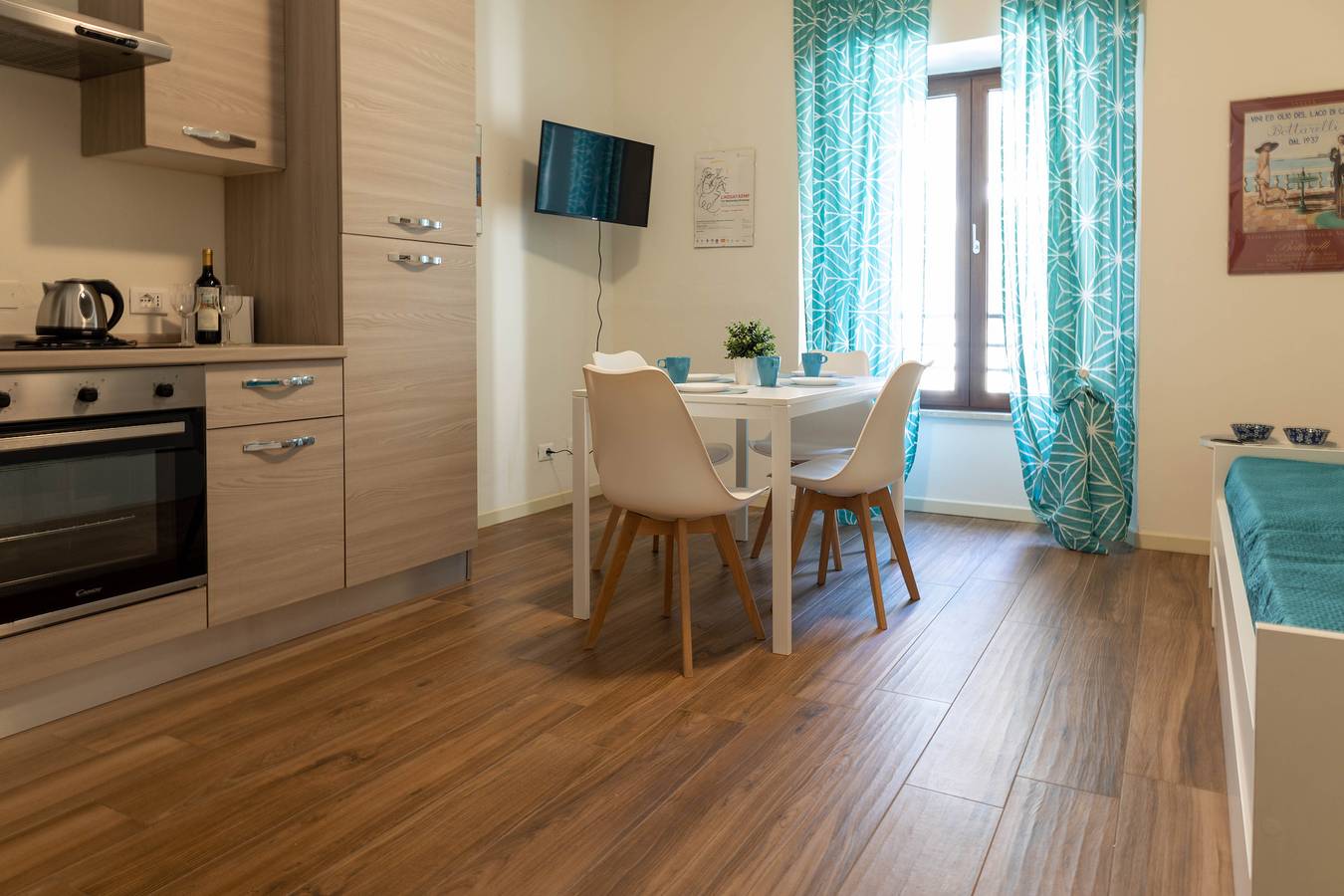 Entire apartment, Ora By Case al Lago in Desenzano del Garda, Garda Mountains