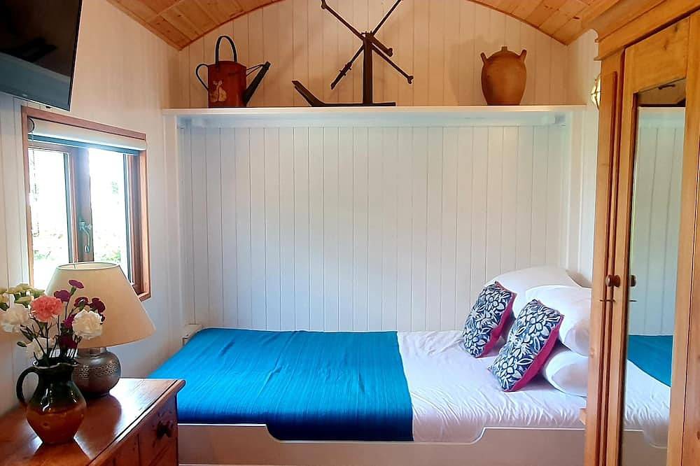Exquisite Shepherd's Hut With Hot Tub - Between Moor and sea in Cornwall
