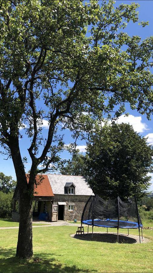 Gîte pour 2 personnes, avec vue et jardin à Vengeons