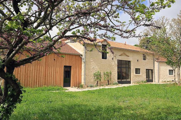 Location de vacances pour 12 personnes, avec jardin à Floressas