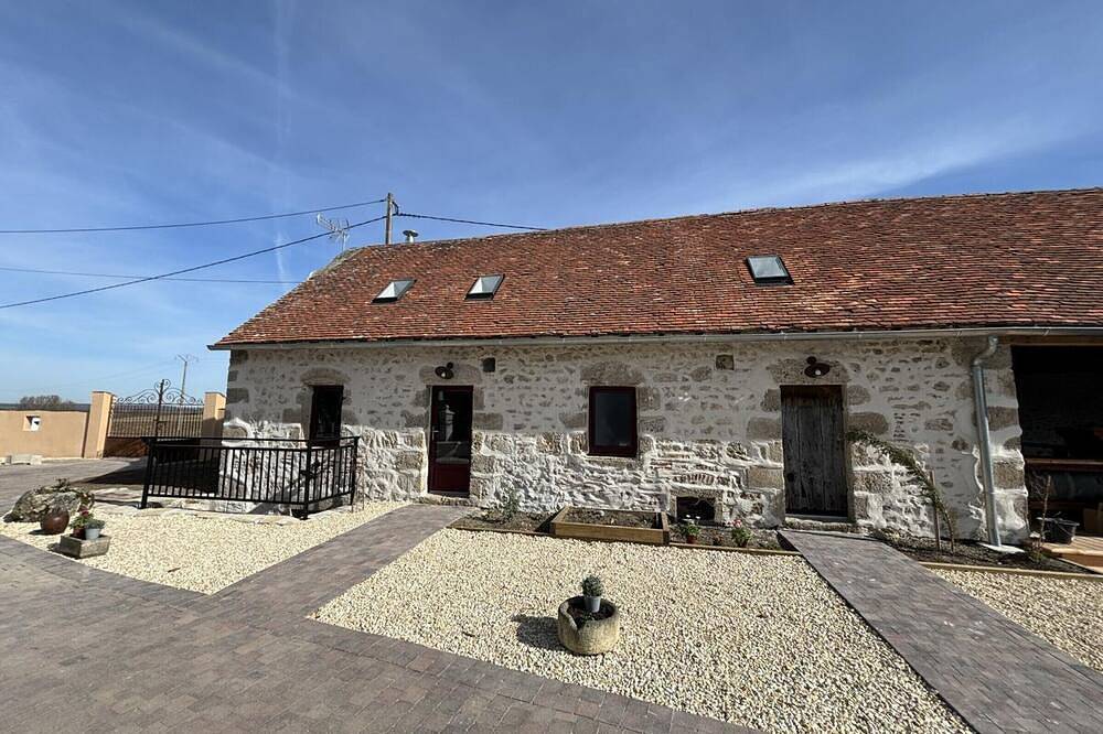 Chalet à Montaigu-le-Blin avec Spa et Parking in Montaigu-le-Blin, Région de Vichy