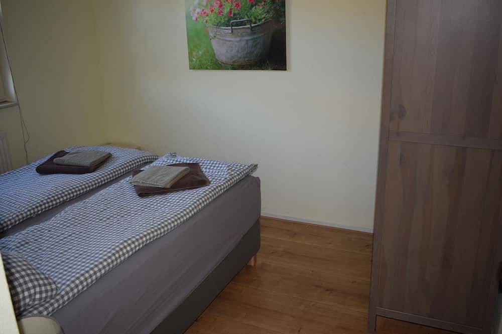 * onlangs gerenoveerd * vakantiehuis ** zuidterras ** 300m van strand / zee * in Kijkduin, Den Haag