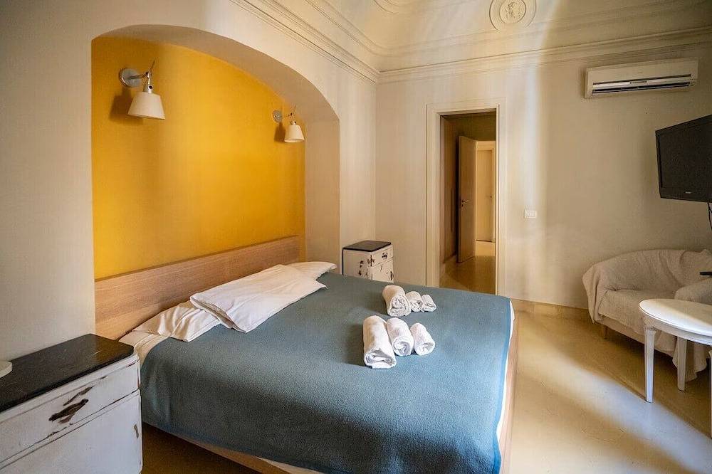 Entire apartment, Square Theater View Flat in Catania, Catania Province