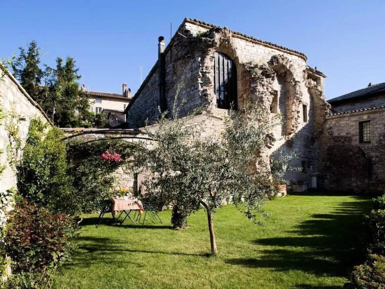 Entire apartment, 4 Pièces 4 Personnes in Assisi, Perugia Province