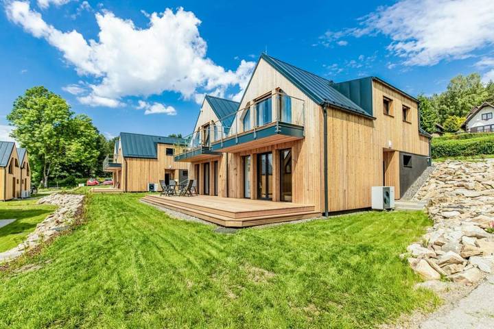 Ferienhaus für 8 Personen, mit Seeblick und Garten sowie Sauna und Ausblick