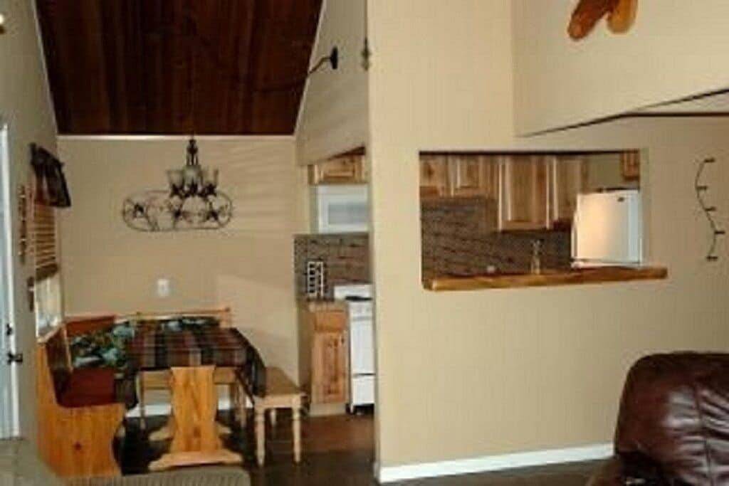 Lake Cushman Cabin with Private Access to Lake & Park in Lake Cushman