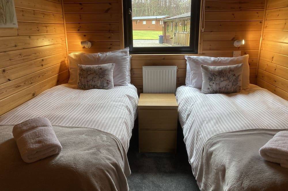 Lomond Lodge 20, Luxury Log cabin on the banks of Loch Lomond in Loch Lomond, Stirling region