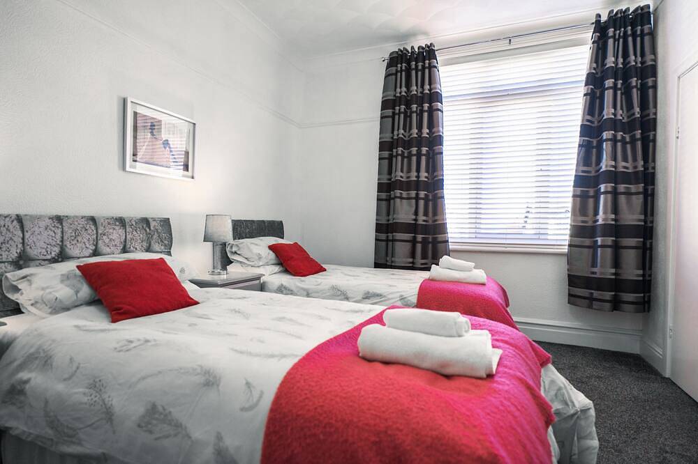 Entire apartment, Studio Apartment with double bed in Rhos on Sea, Conwy region