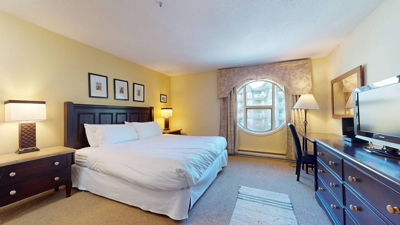 Geheel appartement, Slope-Side Luxury Condo with Stunning Views of Blackcomb  Mountain Ski Runs - pool - hot tubs - Aspens 309 in Whistler, Whistler Blackcomb