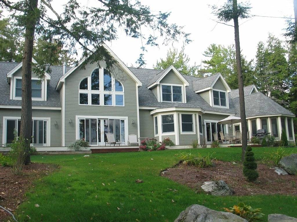 Luxus-Seeblick nach Hause. Kurzer Spaziergang zum schönen Strand. 24. August bis 7. September verfügbar in Moultonborough, Lake Winnipesaukee