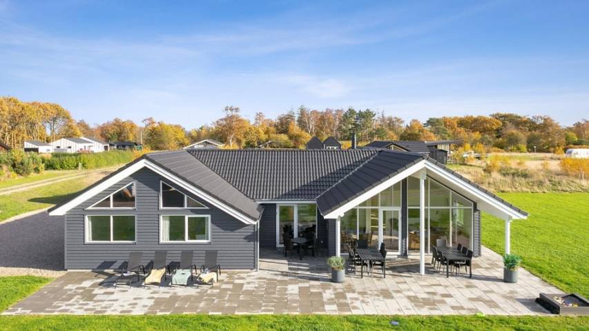 489 - Stort sommerhus med pool til 18 personer på Samsø in Samsø