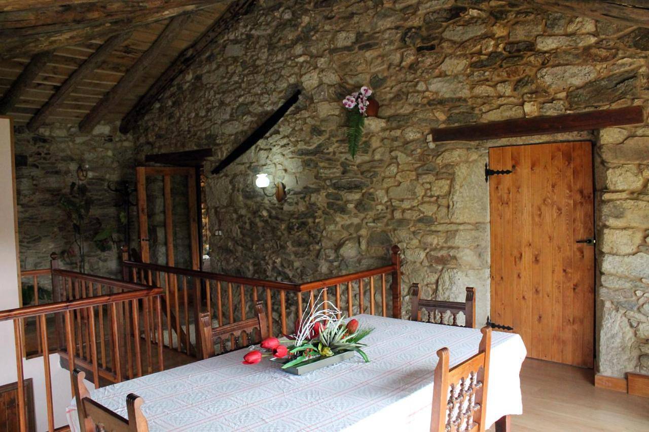 Casiña de Campo in Paradela (desambiguación), Reserva da Biosfera Ribeira Sacra e Serras do Oribio e Courel