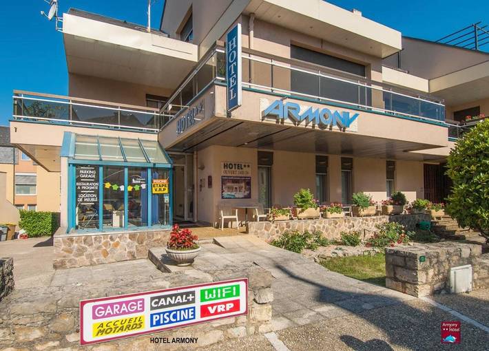 Hôtel pour 12 personnes, avec jardin et piscine à Laissac