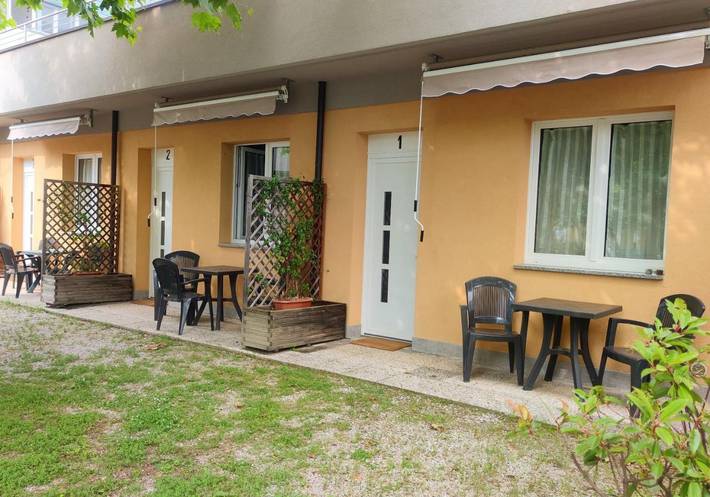 Camping für 5 Personen, mit Terrasse und Pool am Comer See
